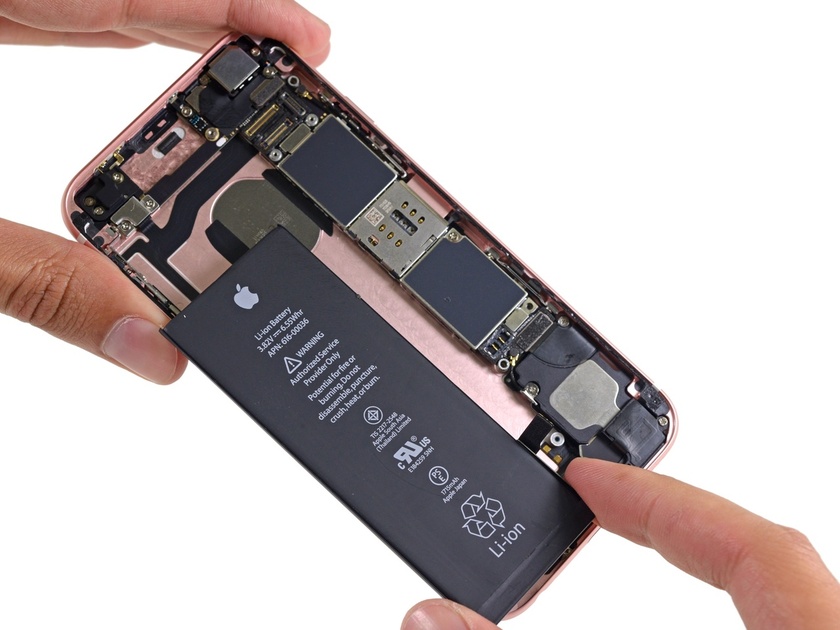 Apple ще сменят батериите на някои iPhone 6s безплатно