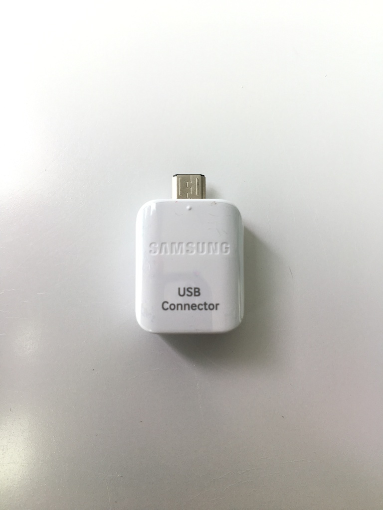 Оригинален адаптер(конектор) Samsung от Micro USB към USB стандарт .