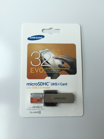 Micro SD Samsung 32GB with USB reader