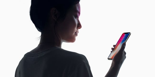 Повреда в основната камера, причинява проблем с Face ID в iPhone X?