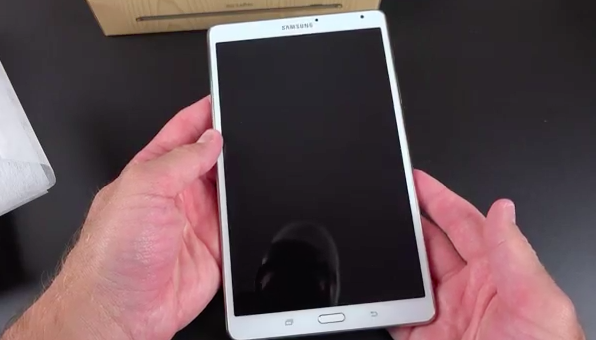 Samsung представиха 8 инчов и 9.7 инчов Galaxy Tab S2