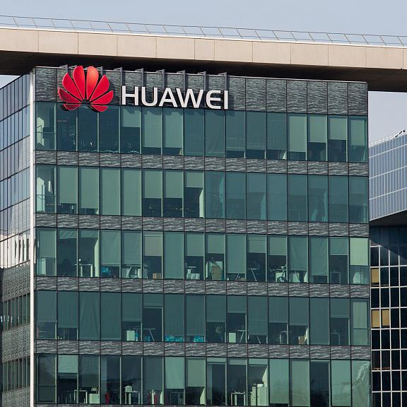 Френската прокуратура влезе в офисите на Huawei!